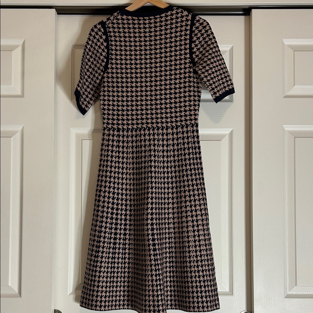 Ann Taylor Black and Beige Houndstooth Knit Fit and Flare Dress Size XS - Picture 4 of 10